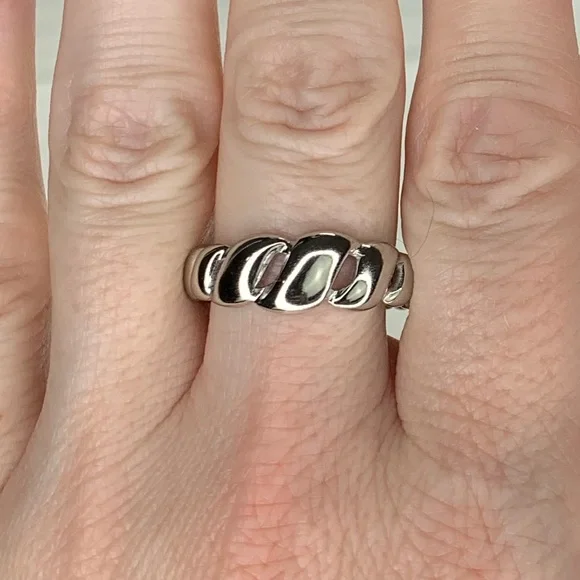 Titanium Steel Minimalist Ring - Picture 4 of 4